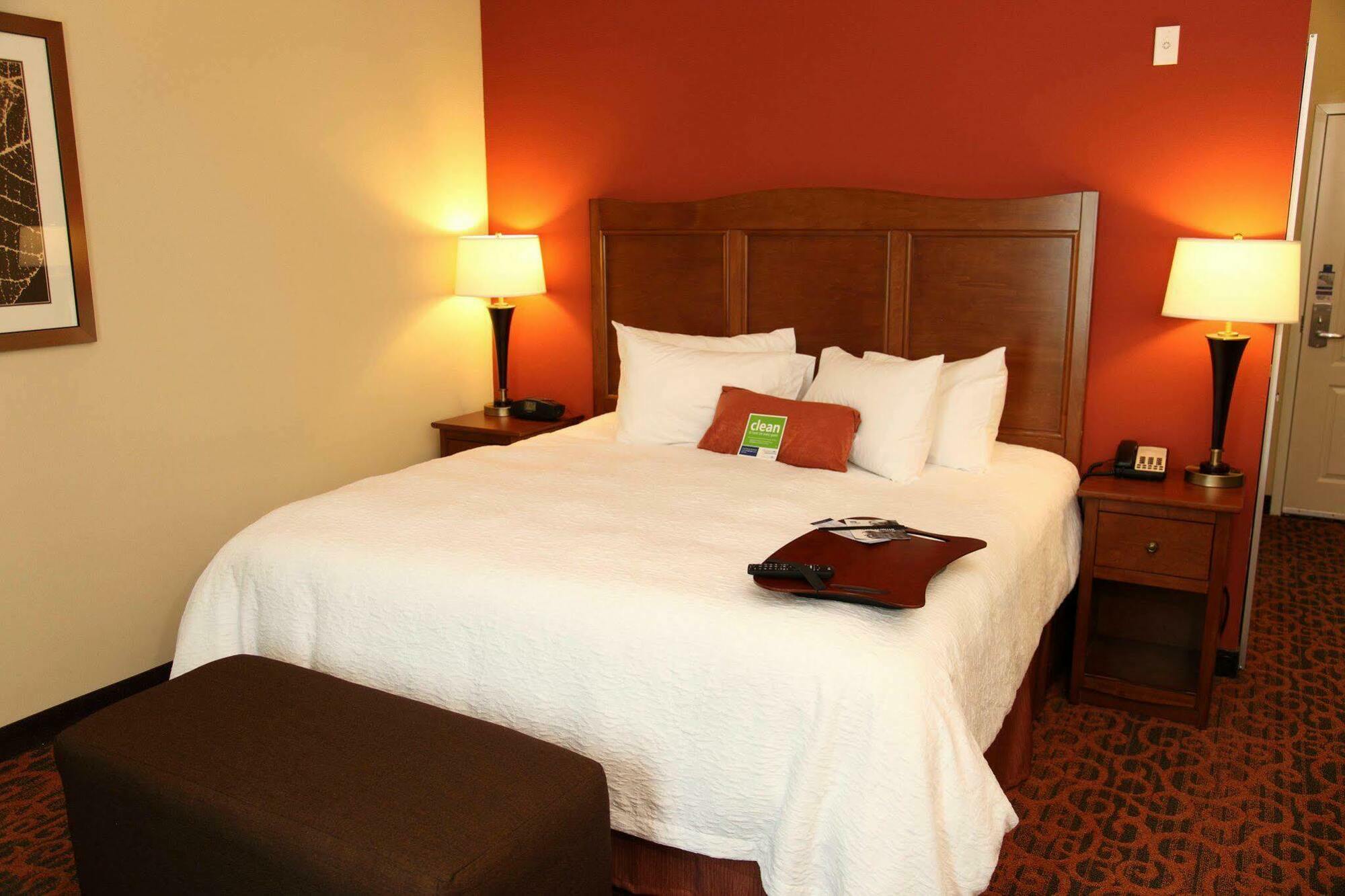 Hampton Inn & Suites Bastrop Quarto foto